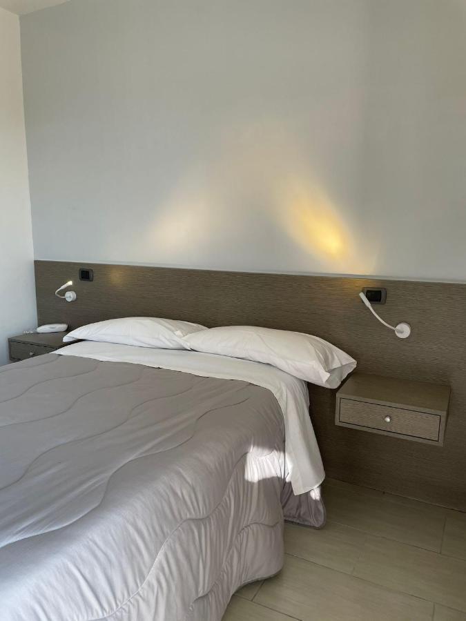 Hotel Cristian Giugliano In Campania Exterior foto